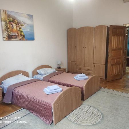 Apartments Domovik ,Kirilla I Mefodiya, 5 Мукачево Екстер'єр фото