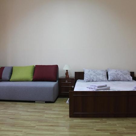 Apartments Domovik ,Kirilla I Mefodiya, 5 Мукачево Екстер'єр фото