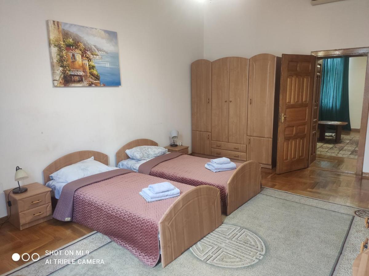 Apartments Domovik ,Kirilla I Mefodiya, 5 Мукачево Екстер'єр фото