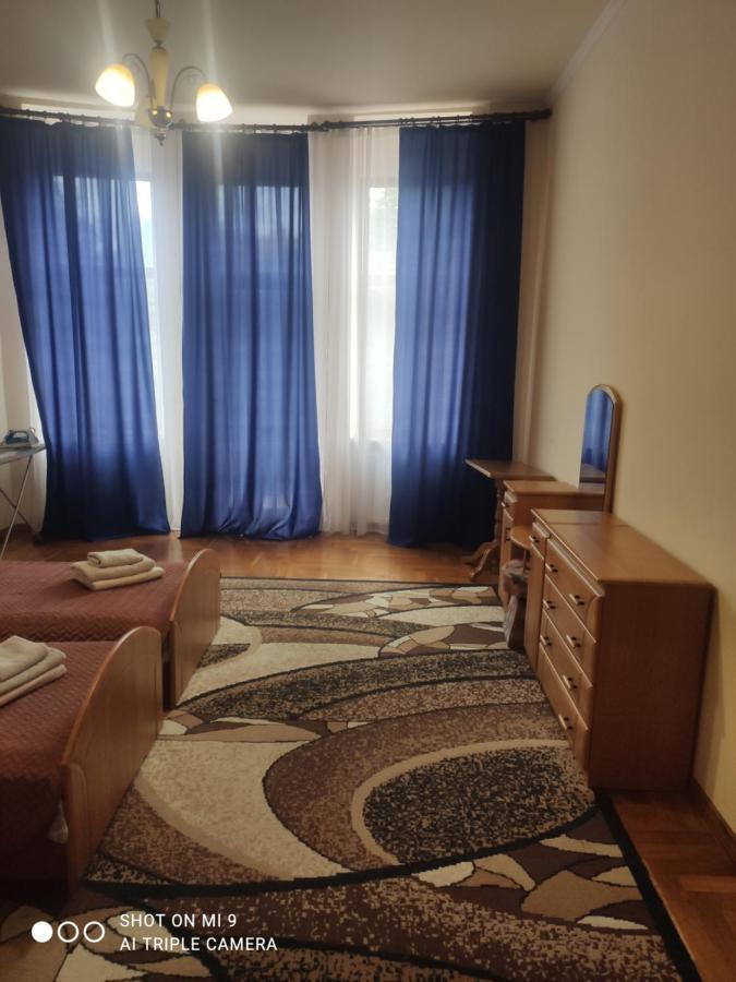 Apartments Domovik ,Kirilla I Mefodiya, 5 Мукачево Екстер'єр фото