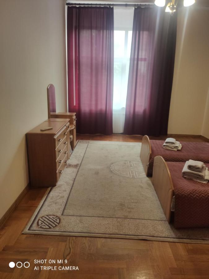 Apartments Domovik ,Kirilla I Mefodiya, 5 Мукачево Екстер'єр фото