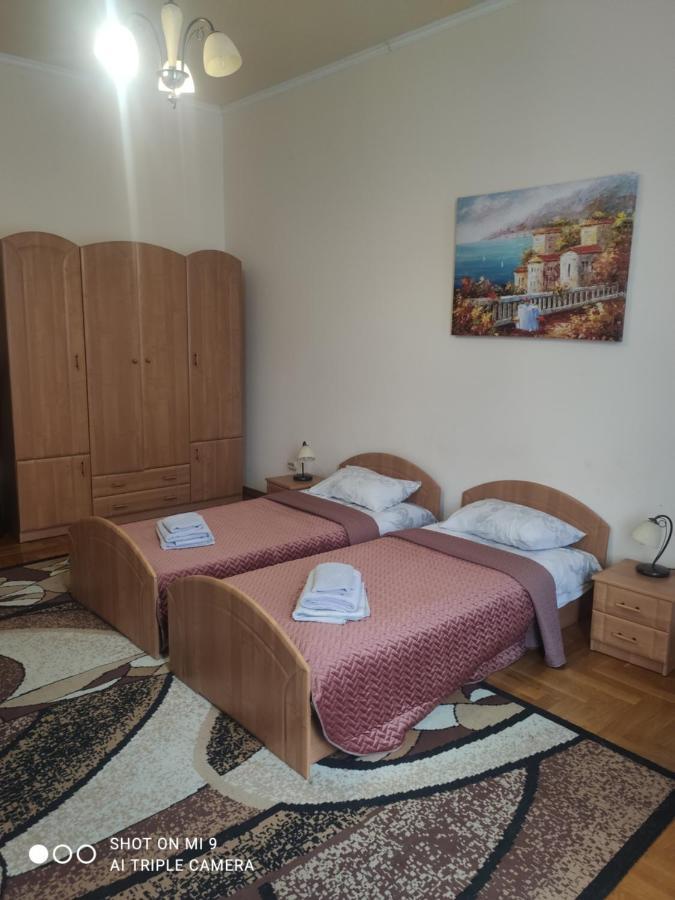 Apartments Domovik ,Kirilla I Mefodiya, 5 Мукачево Екстер'єр фото