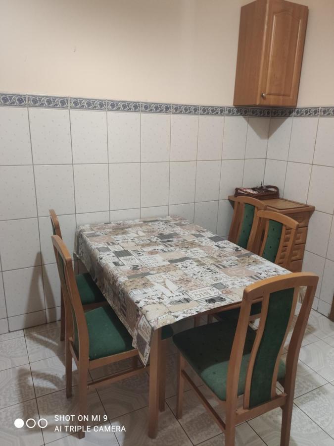 Apartments Domovik ,Kirilla I Mefodiya, 5 Мукачево Екстер'єр фото