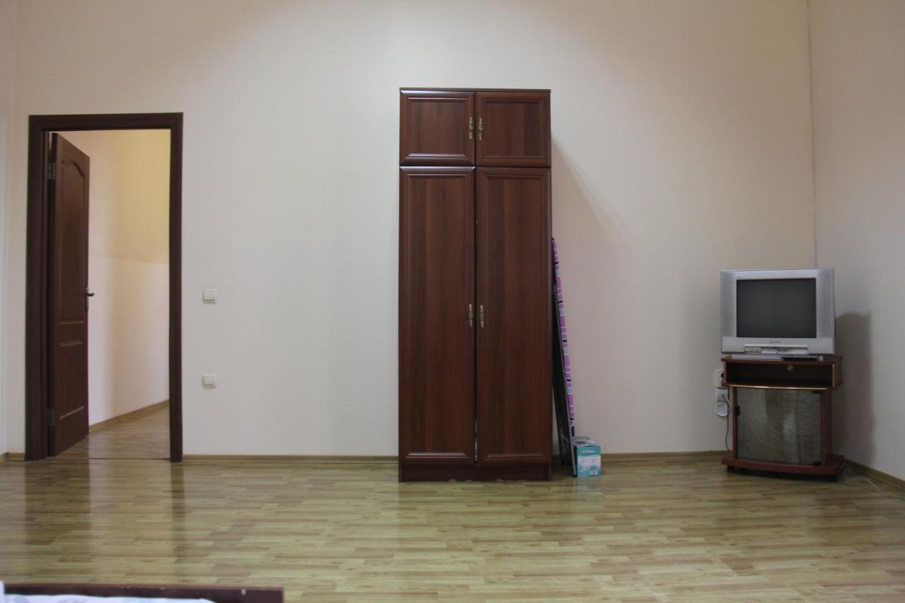 Apartments Domovik ,Kirilla I Mefodiya, 5 Мукачево Екстер'єр фото