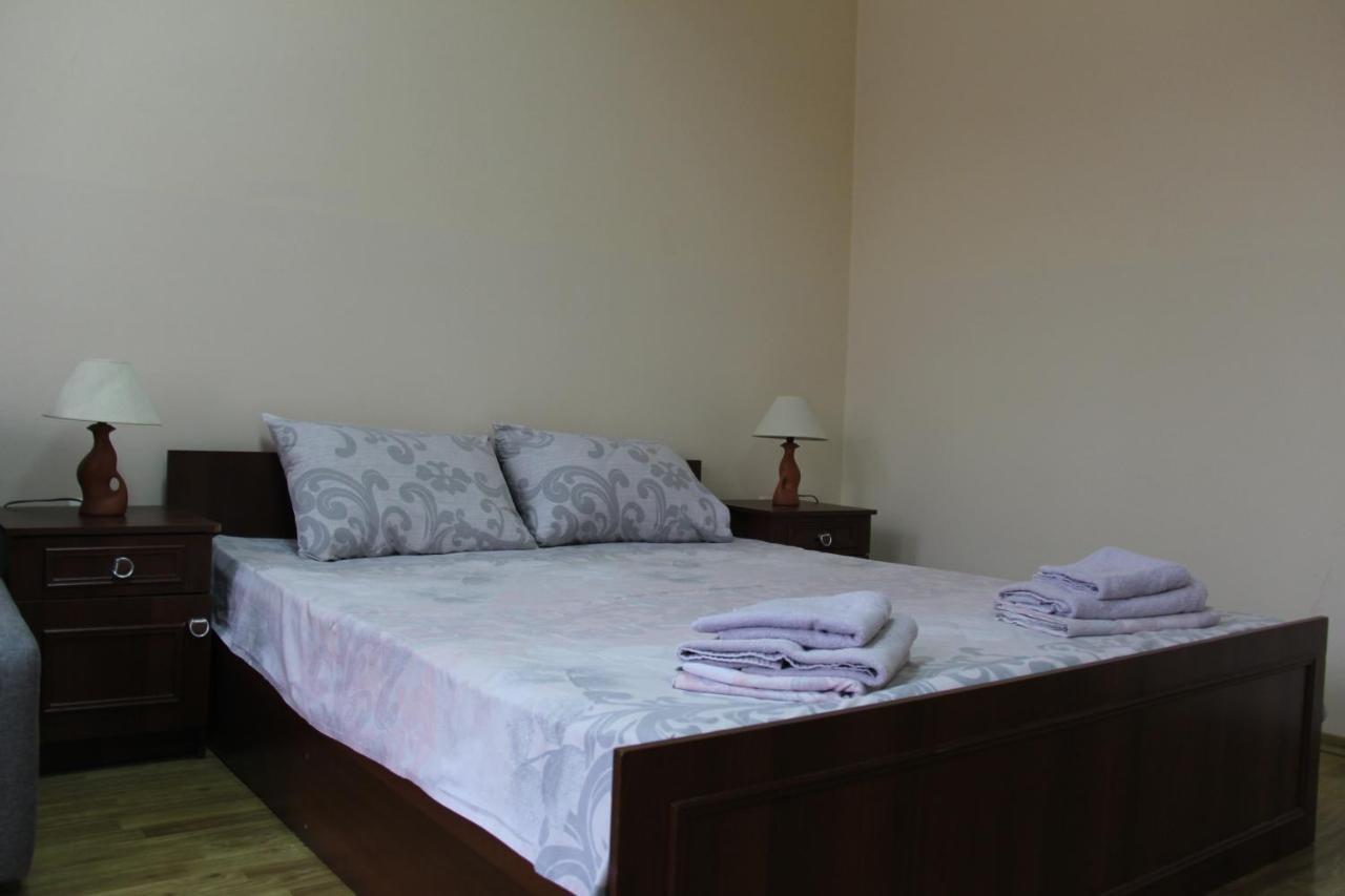 Apartments Domovik ,Kirilla I Mefodiya, 5 Мукачево Екстер'єр фото