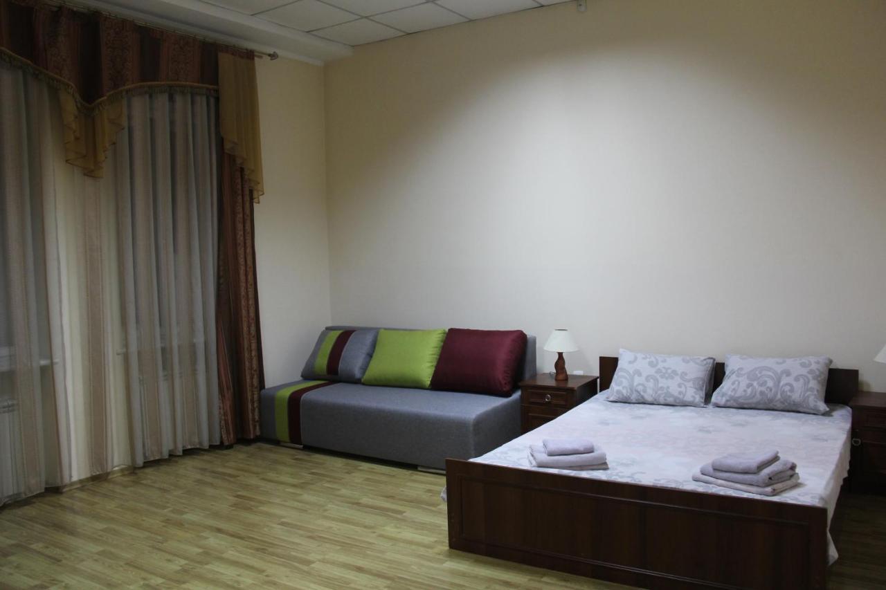 Apartments Domovik ,Kirilla I Mefodiya, 5 Мукачево Екстер'єр фото