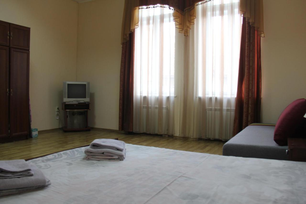 Apartments Domovik ,Kirilla I Mefodiya, 5 Мукачево Екстер'єр фото