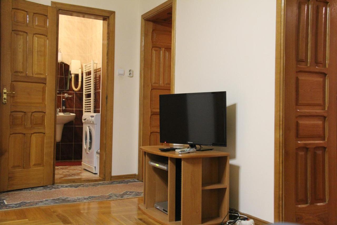 Apartments Domovik ,Kirilla I Mefodiya, 5 Мукачево Екстер'єр фото