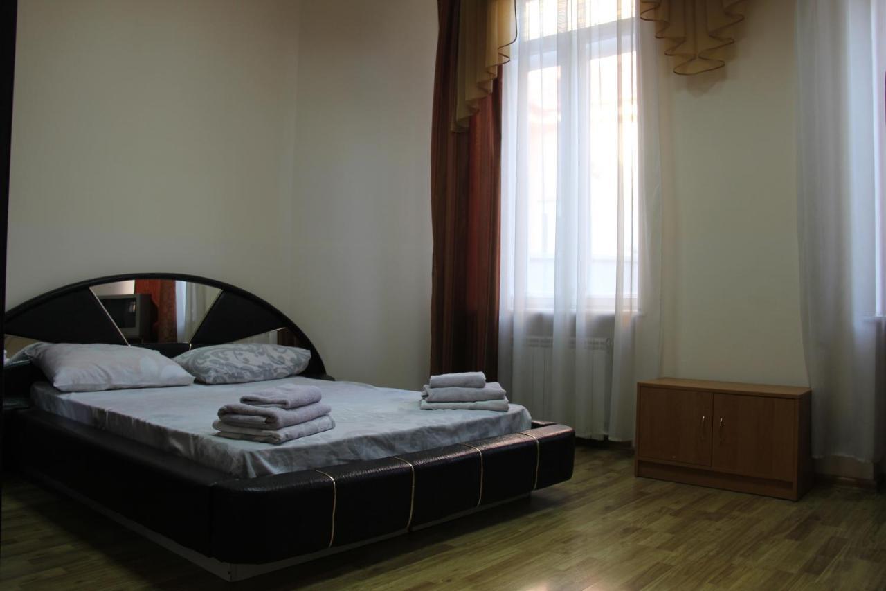 Apartments Domovik ,Kirilla I Mefodiya, 5 Мукачево Екстер'єр фото