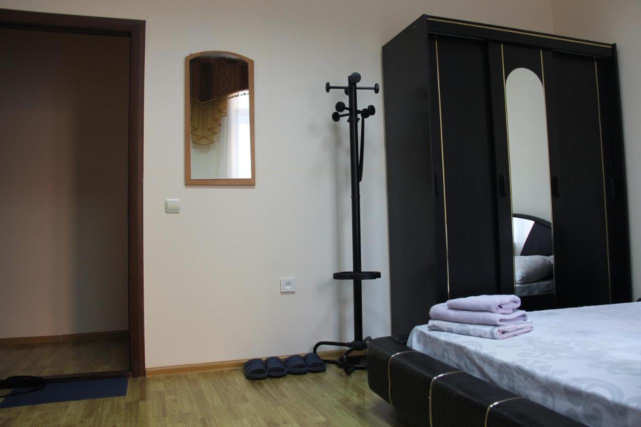 Apartments Domovik ,Kirilla I Mefodiya, 5 Мукачево Екстер'єр фото