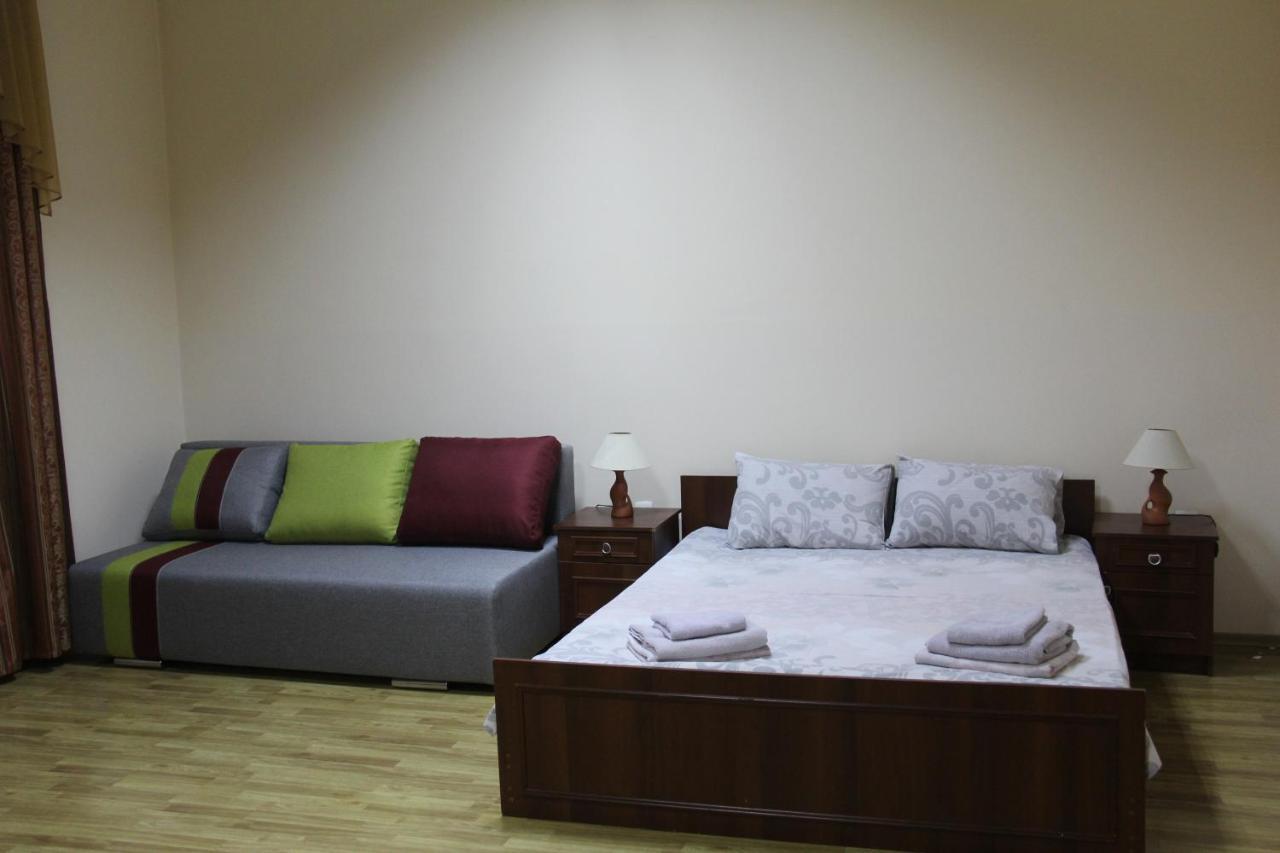 Apartments Domovik ,Kirilla I Mefodiya, 5 Мукачево Екстер'єр фото