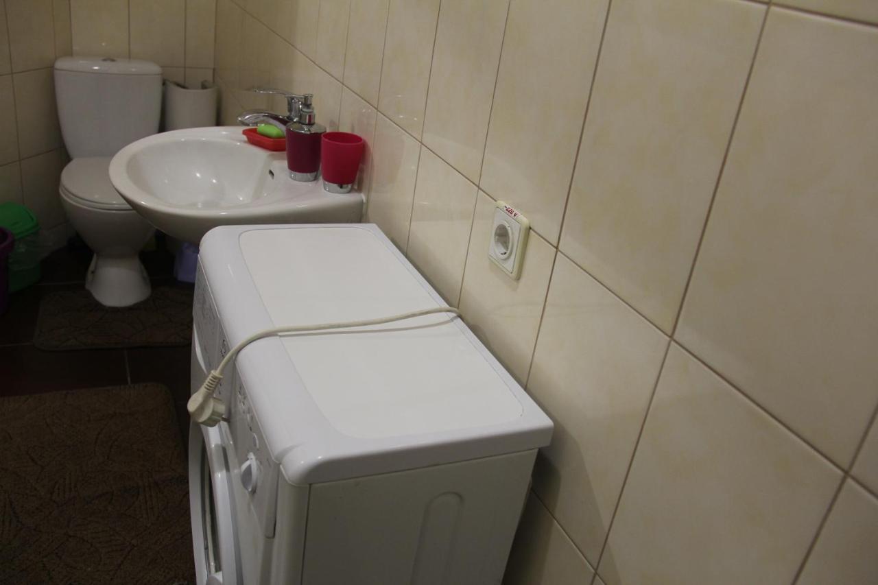 Apartments Domovik ,Kirilla I Mefodiya, 5 Мукачево Екстер'єр фото