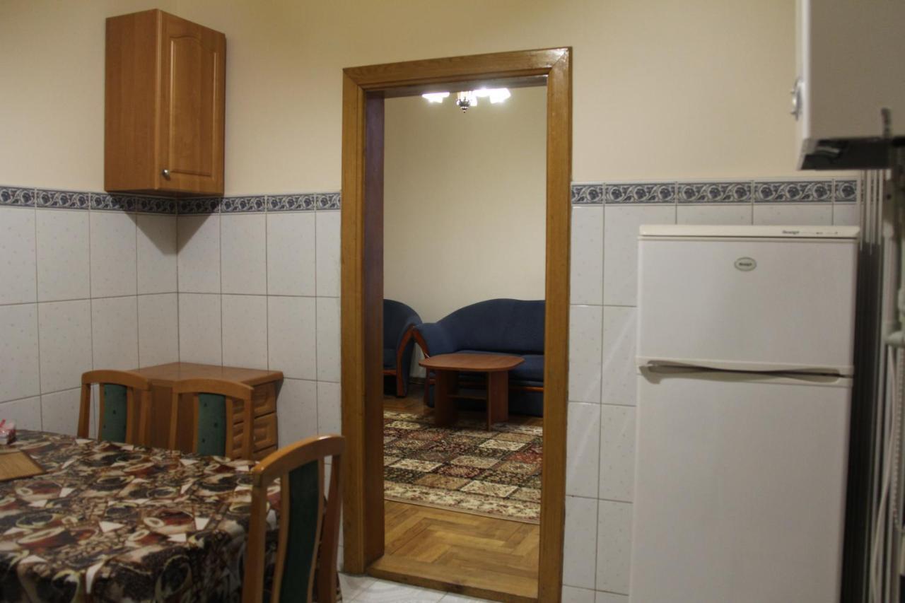 Apartments Domovik ,Kirilla I Mefodiya, 5 Мукачево Екстер'єр фото
