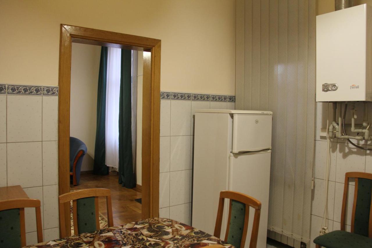 Apartments Domovik ,Kirilla I Mefodiya, 5 Мукачево Екстер'єр фото