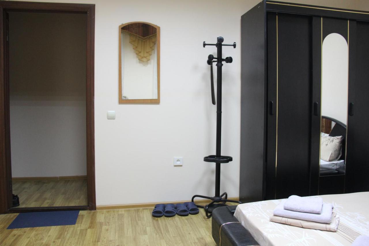 Apartments Domovik ,Kirilla I Mefodiya, 5 Мукачево Екстер'єр фото