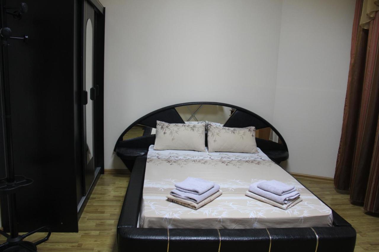 Apartments Domovik ,Kirilla I Mefodiya, 5 Мукачево Екстер'єр фото